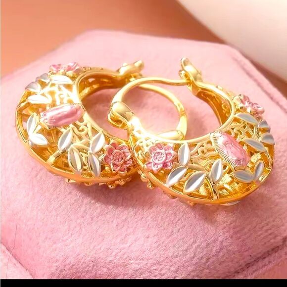 Elegant Gold and Pink Floral Hoop Earrings NEW - Picture 4 of 5
